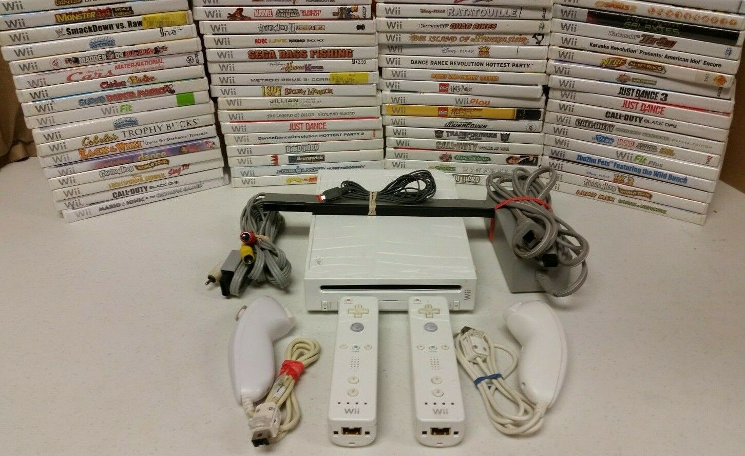 Nintendo Wii Console - Gamecube - 2 Sets Authentic Controllers Same Day Shipping