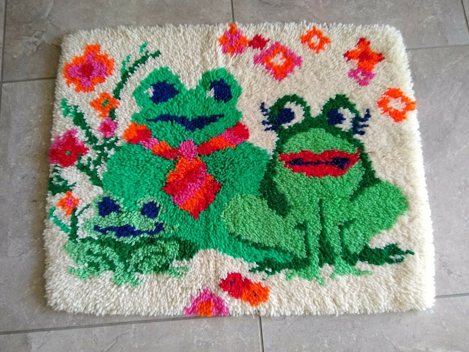 Vintage Latch Hook Yarn Art Rug~wall Hanging~neon Love Frog Family Finished~