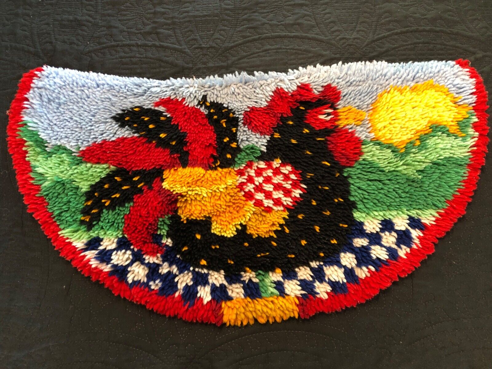 Vintage Handmade Chicken Rooster Latch Hook Completed Rug Wall Hanging