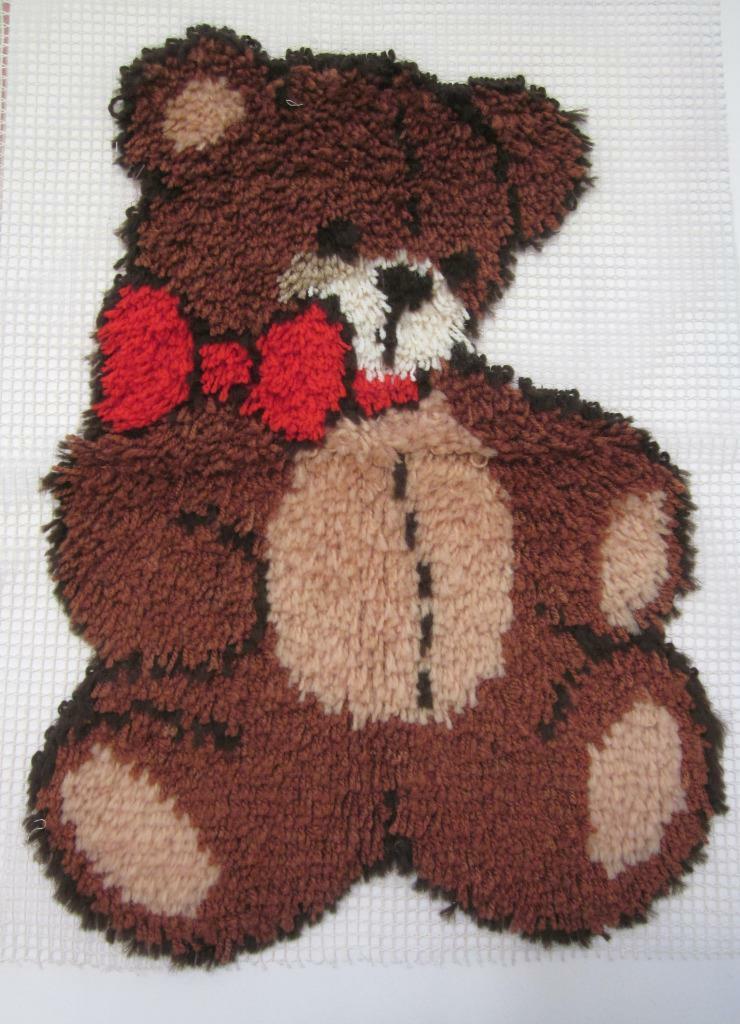 Vtg Handmade Large Brown Teddy Bear W/ Red Bow Latch Hook Rug Craft
